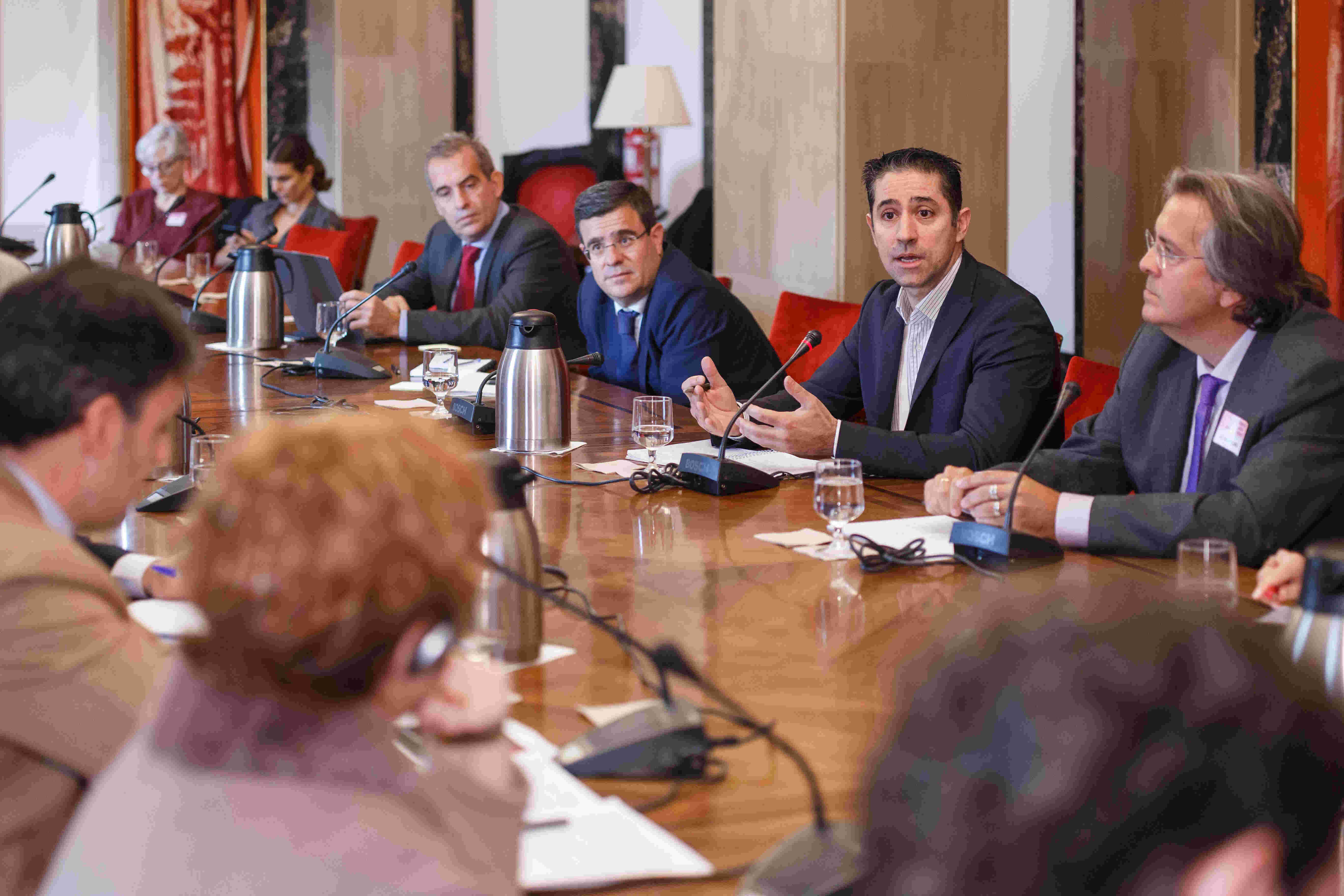 Asistentes al Dialogo C centrado en el informe de ciberseguridad. 