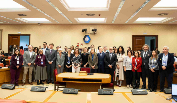 Advisory Board of Oficina C and the expert staff who contributed to the reports