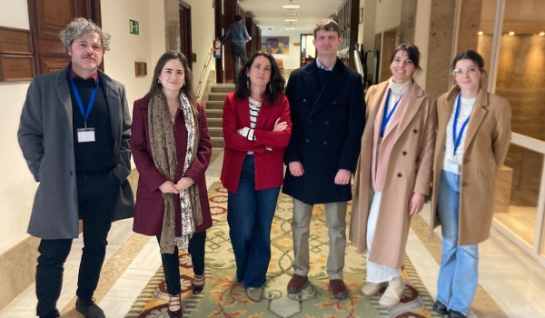 El Equipo C con Ewan Robertson del proyecto SPARK El Equipo C con Ewan Robertson del proyecto SPARK