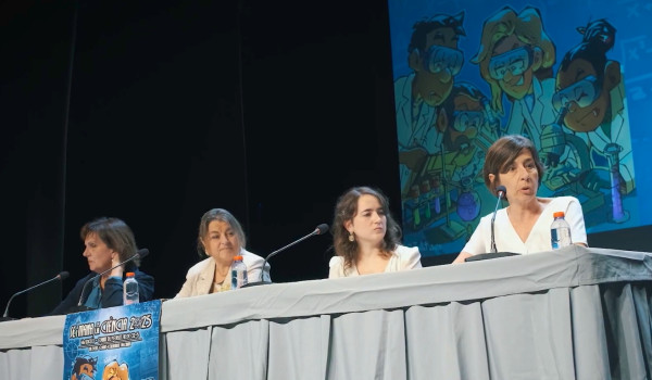 Sofía Otero, técnica de evidencia científica de la Oficina C, en la mesa redonda "¿Debe la ciencia asesorar a la política?"
