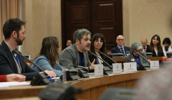 Mesa redonda sobre el conocimiento científico en el poder legislativo Facebook Linkedin Twitter Mesa redonda sobre el conocimiento científico en el poder legislativo Facebook Linkedin Twitter