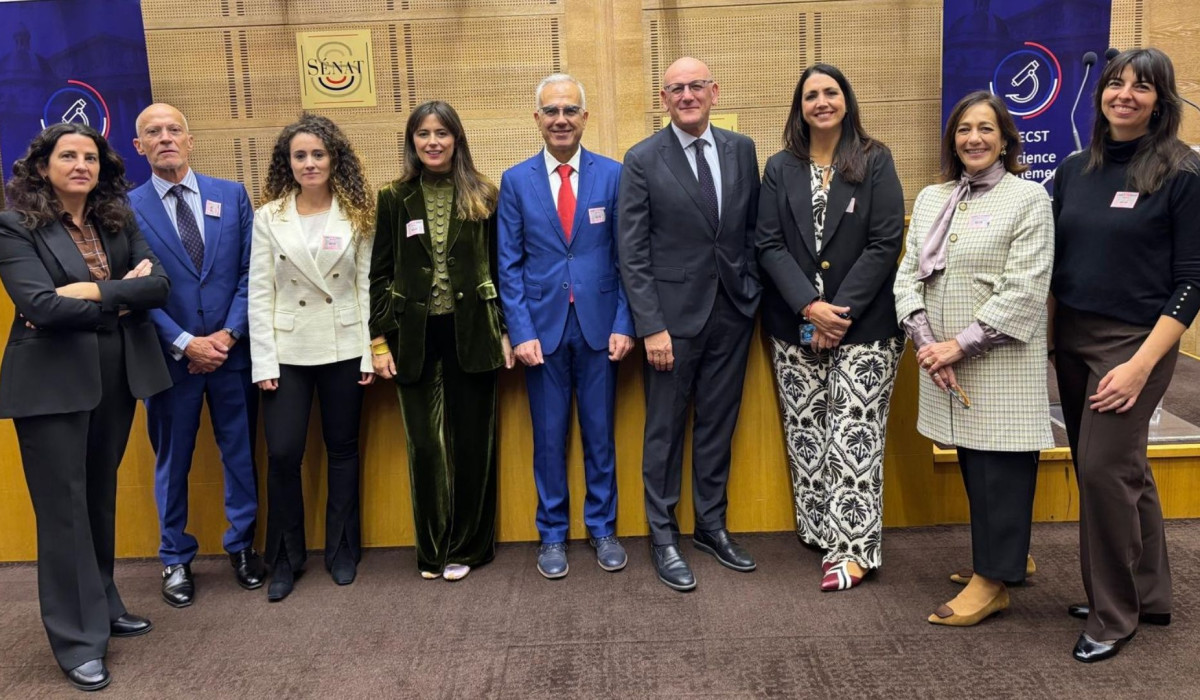 De izquierda a derecha: Ana Elorza, Pedro Peña, Amalia, Bárbara Cosculluela, Andreu Martín Martínez, Joseba Andoni Agirretxea Urresti, María Torres Tejada, Obdulia Taboadela Álvarez, Maite Iriondo de Hond.