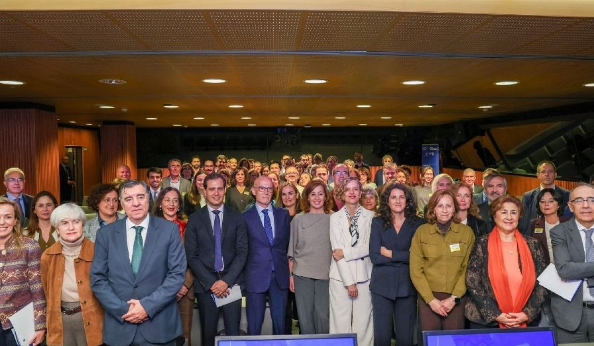Foto de familia del acto de presentación de los nuevos Informes C 2025