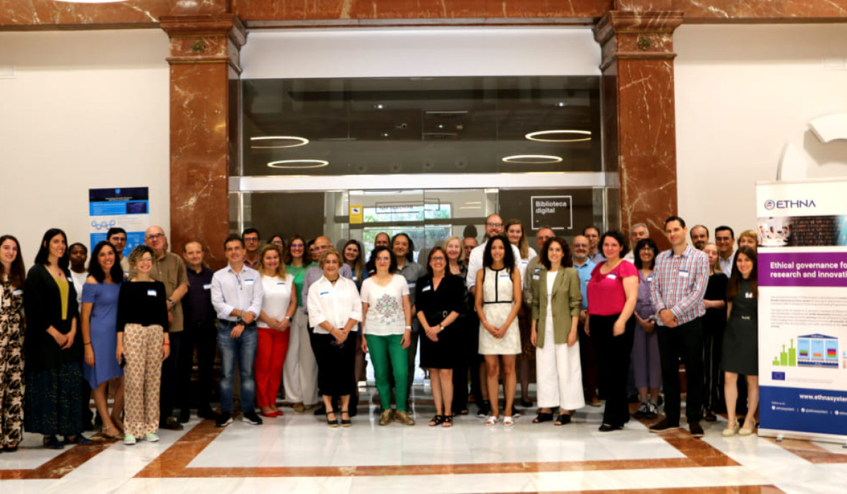 Miembros del consorcio ETHNA en su conferencia final en Castelló de la Plana