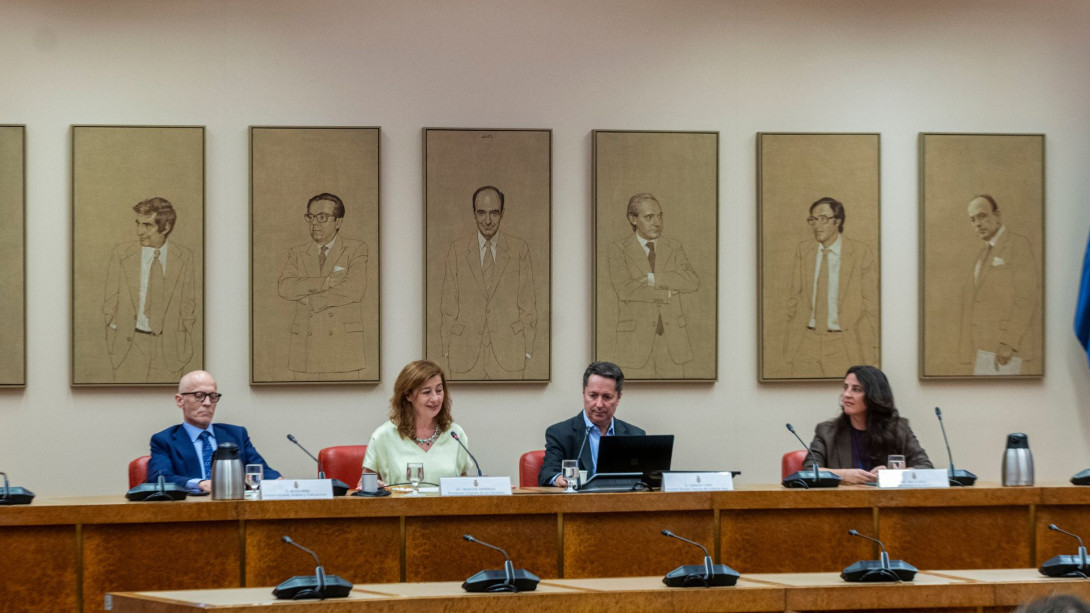 De izquierda a derecha: Pedro Peña, director de Estudios, Análisis y Publicaciones; Francina Armengol, presidenta del Congreso de los Diputados; Ignacio Cirac, director de la División de Teoría del Instituto Max Planck de Óptica Cuántica; y Ana Elorza, coordinadora de la Oficina C en FECYT